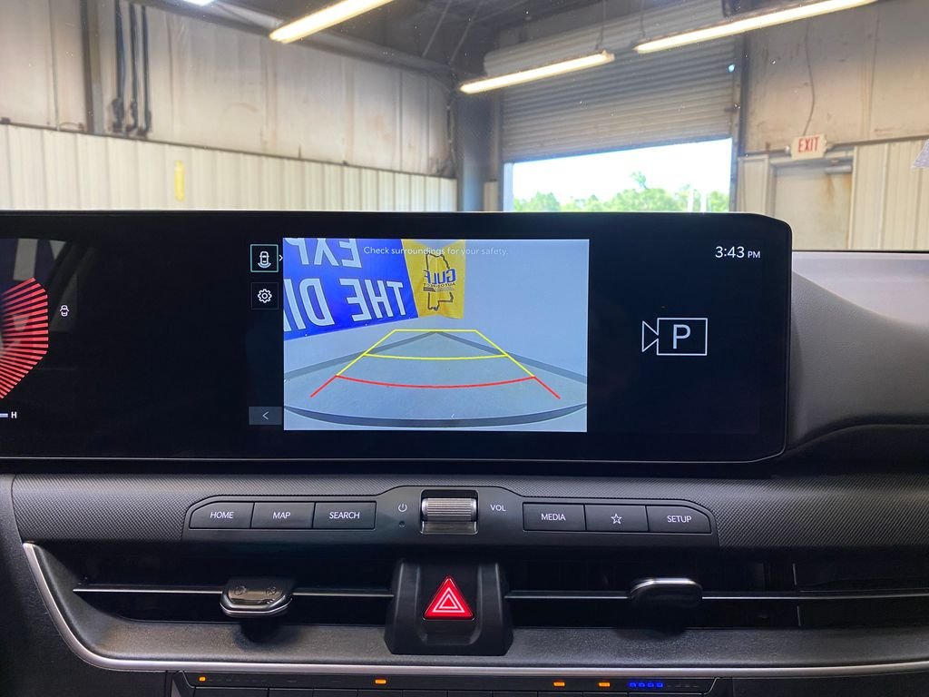 Used 2025 White Kia LXS image 40