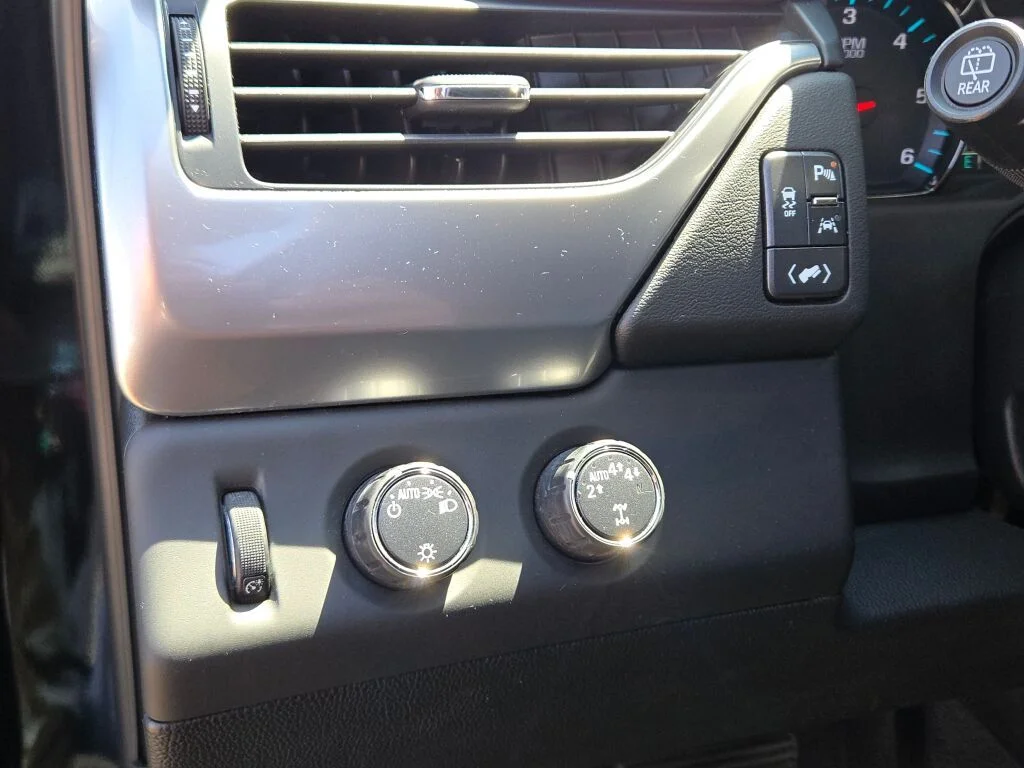 Used 2020 Black Chevrolet LS image 25