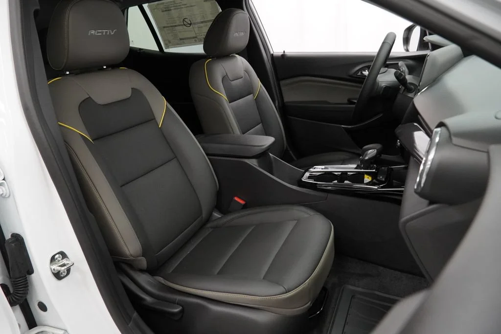 New 2026 Summit White Chevrolet ACTIV image 27