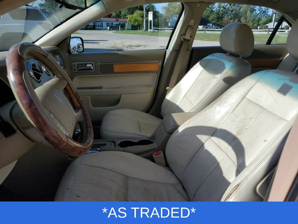 Used 2008 Beige Lincoln Base image 8