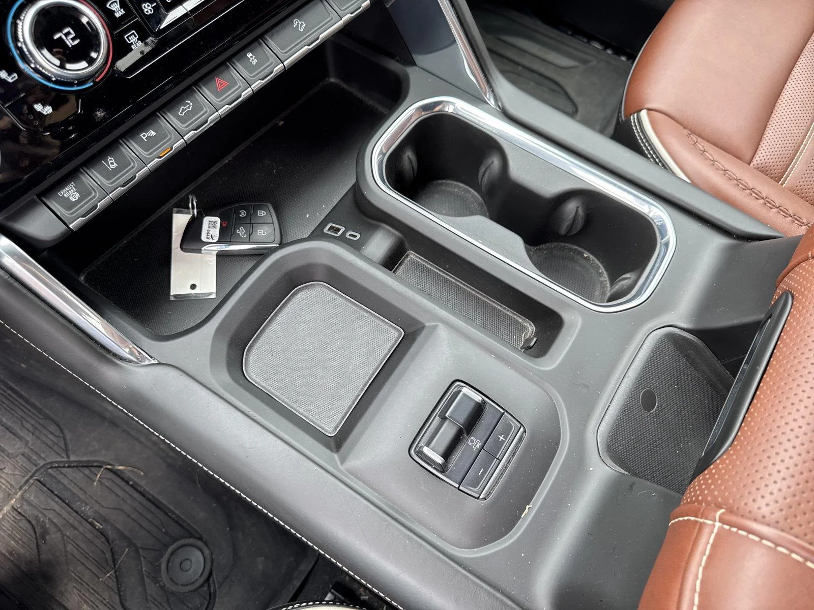 Used 2024 Onyx Black GMC Denali Ultimate image 28