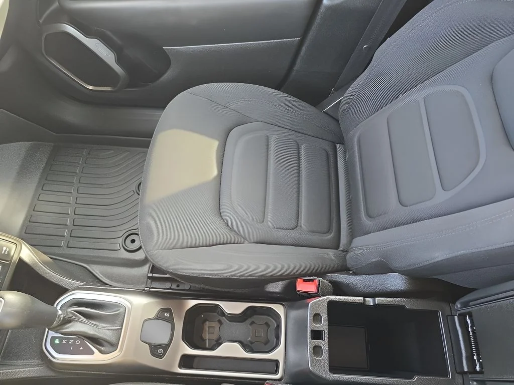 Used 2022  Jeep Latitude image 28