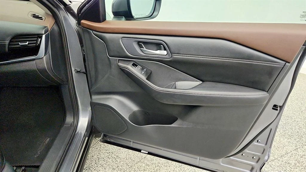 Used 2023 Gun Metallic Nissan FWD SL image 26