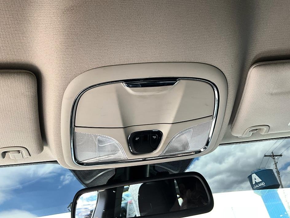 Used 2014 Black Jeep Latitude image 26