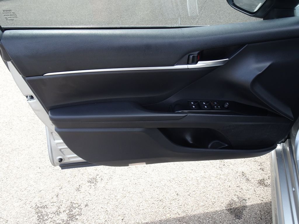 Used 2019 Silver Toyota SE image 11