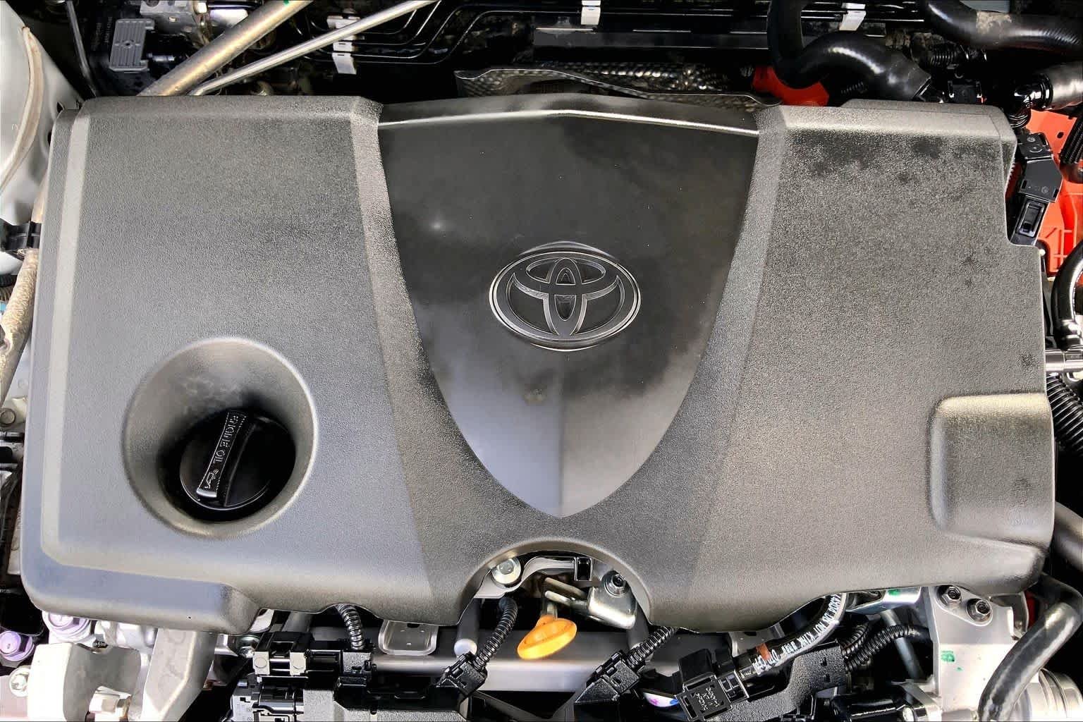 Used 2025 Wind Chill Pearl Toyota XSE image 32