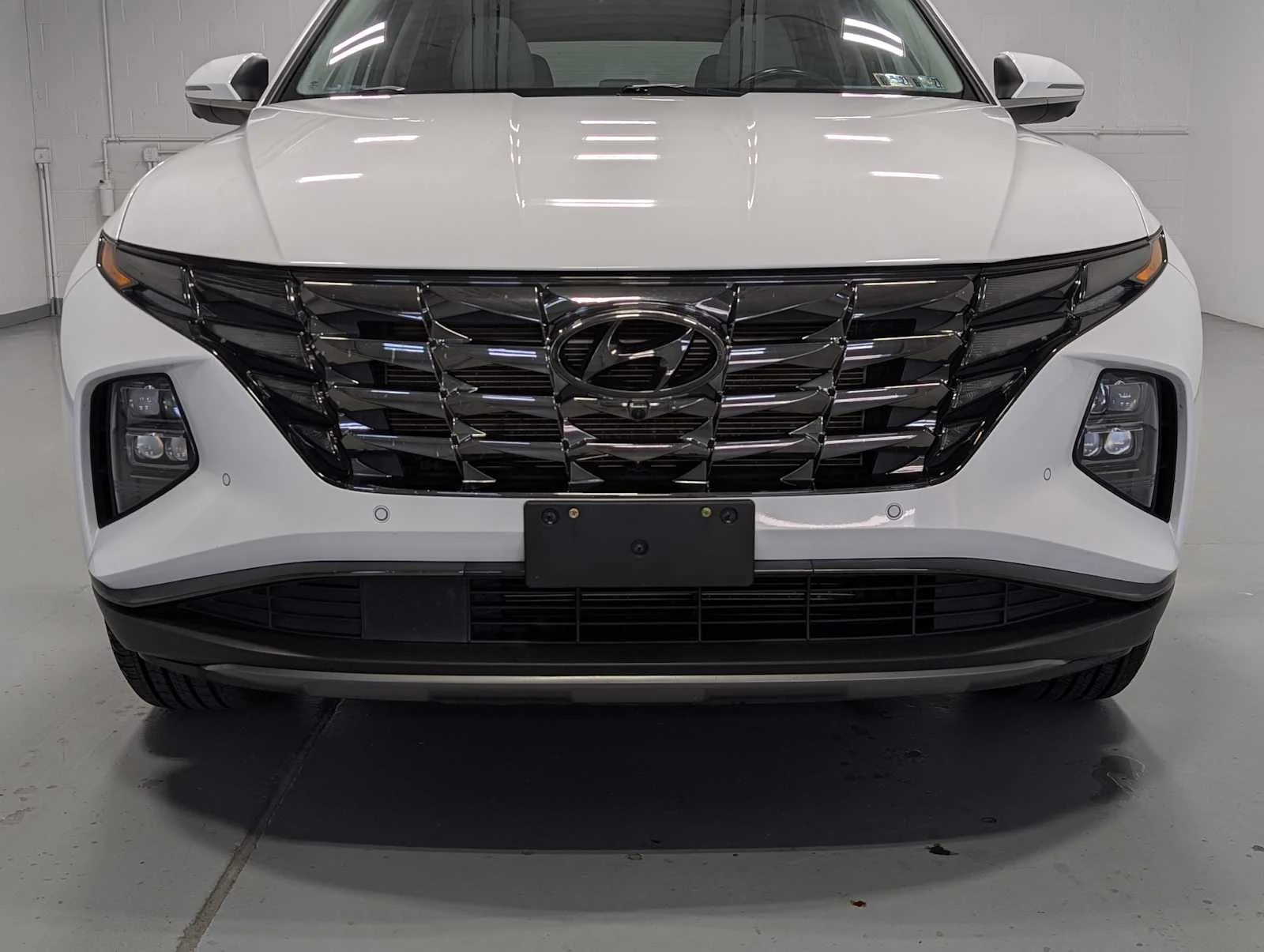 Used 2023 Serenity White Pearl Hyundai Limited image 2