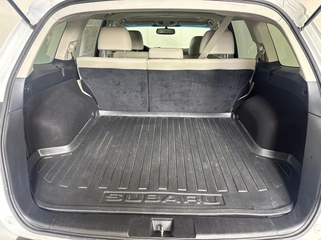 Used 2011 Satin White Pearl Subaru 2.5i image 20