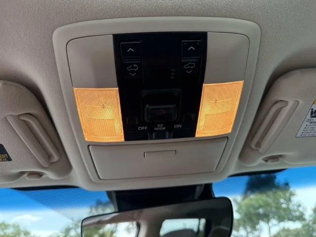 Used 2022  Lexus 460 image 47