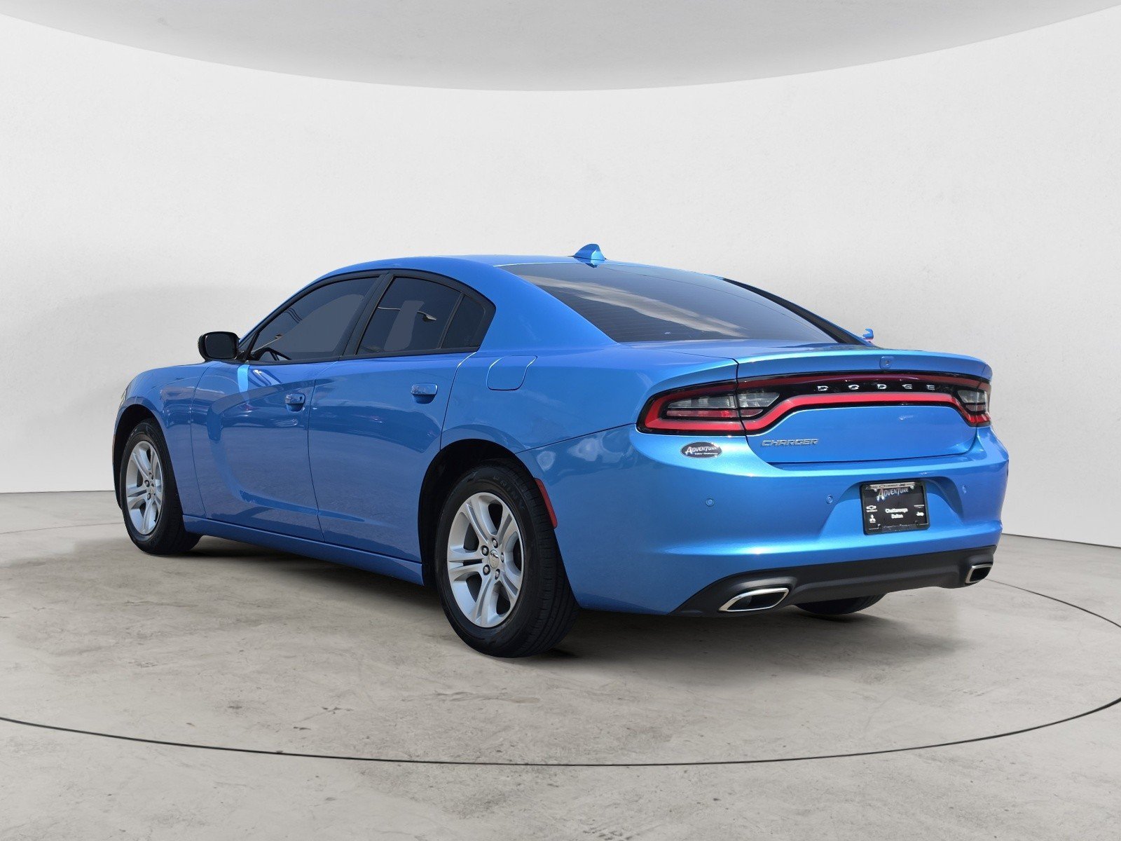 Used 2023 B5 Blue Pearlcoat Dodge SXT image 5