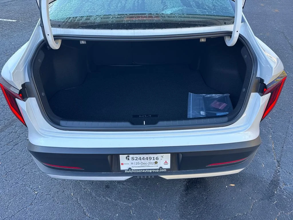 New 2025 White Kia LXS image 18