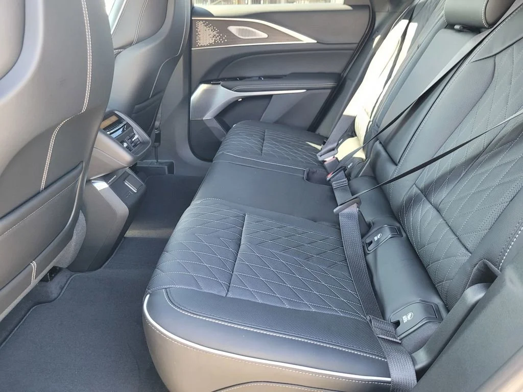 2026 Cadillac LYRIQ V Premium - Photo 8