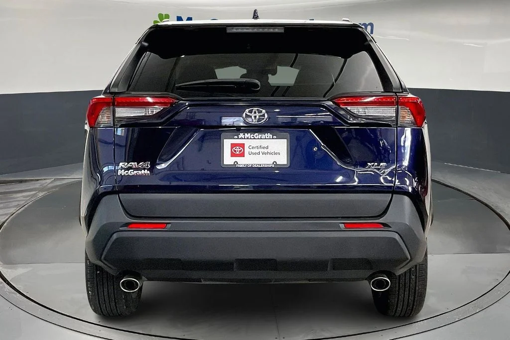 Used 2022 Blue Toyota XLE Premium image 6
