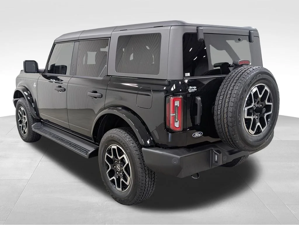 New 2026 Shadow Black Ford Outer Banks® image 23