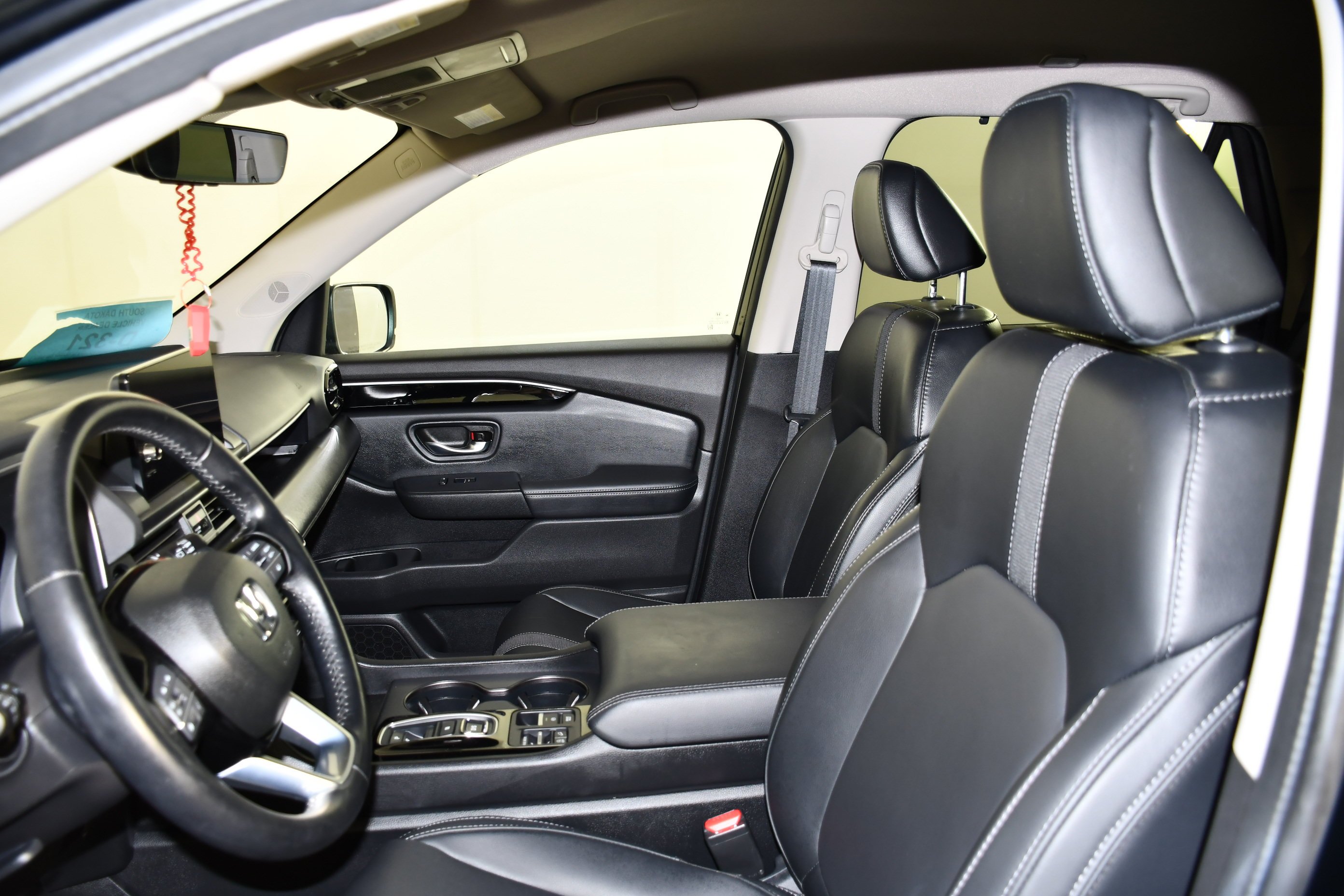Used 2024 Crystal Black Pearl Honda EX-L 8 Passenger image 25