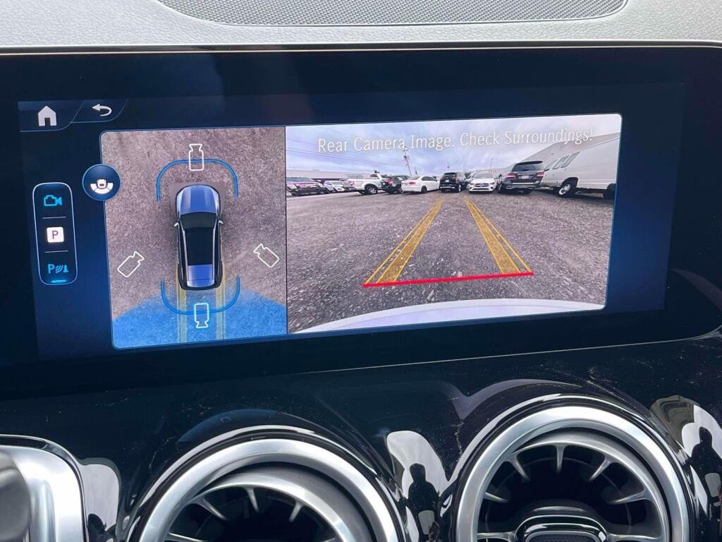 New 2026 Polar White Mercedes-Benz GLB 250 image 25