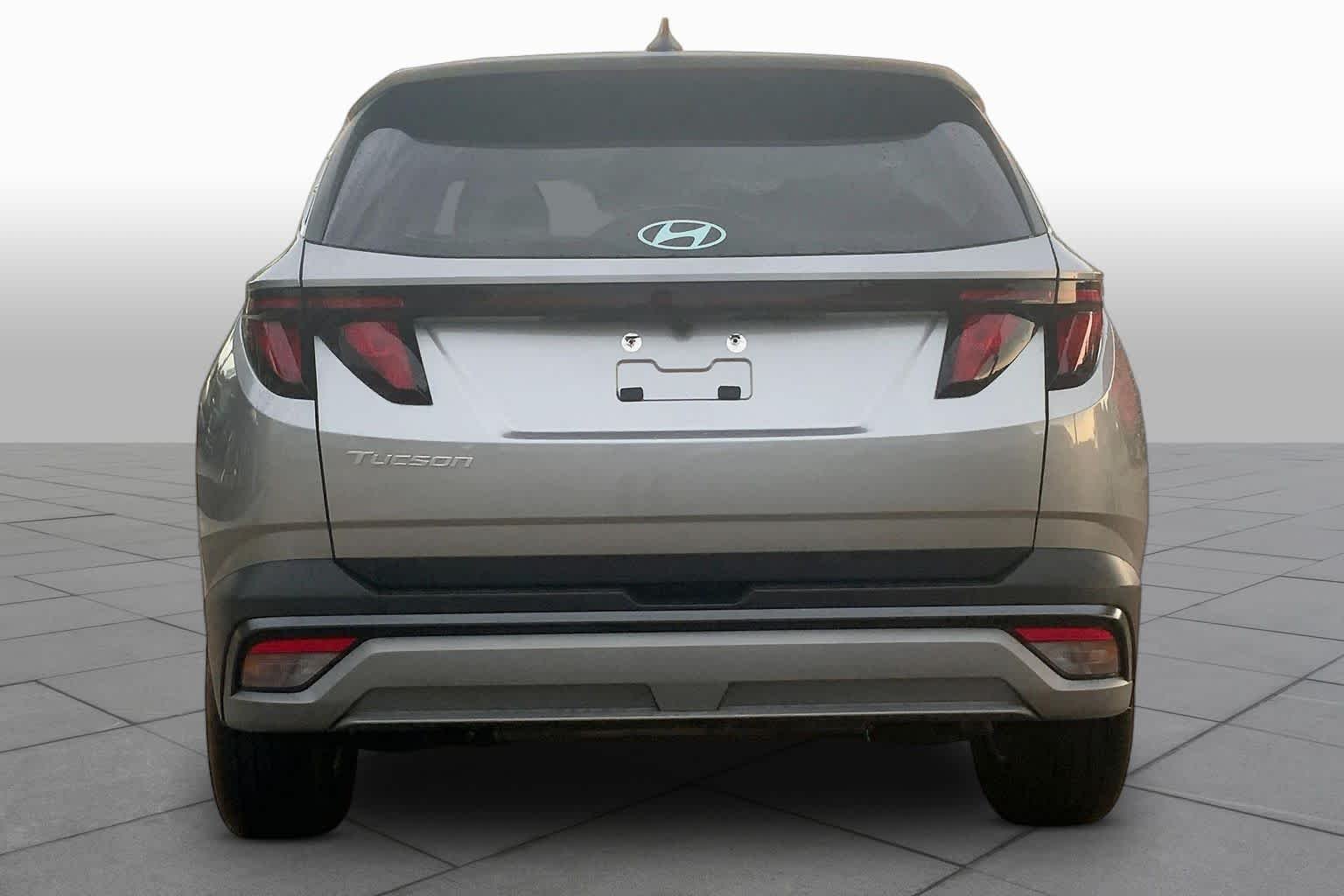 Used 2025 Shimmering Silver Hyundai SE image 5