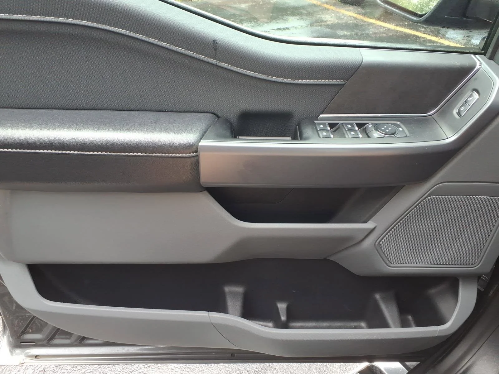 Used 2025 Gray Metallic Ford XLT image 22