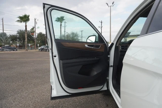 New 2026 Opal White Pearl Volkswagen 2.0T SE image 14