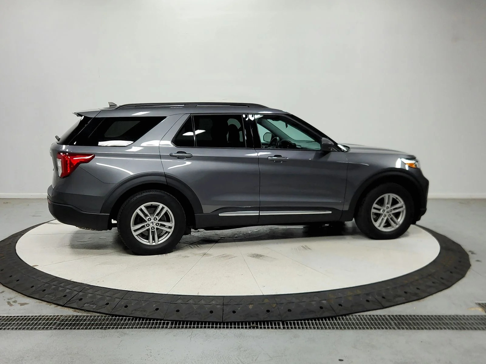 Used 2022 Carbonized Gray Metallic Ford XLT image 8