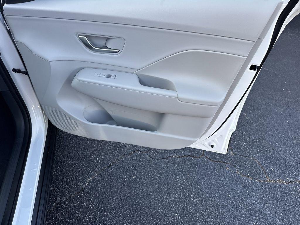 New 2026 White Hyundai SEL Premium FWD image 14