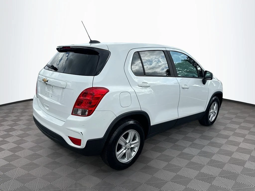 Used 2020 White Chevrolet LS image 8