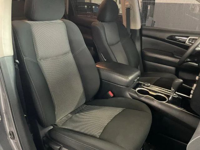 Used 2020 Gray Nissan S image 8