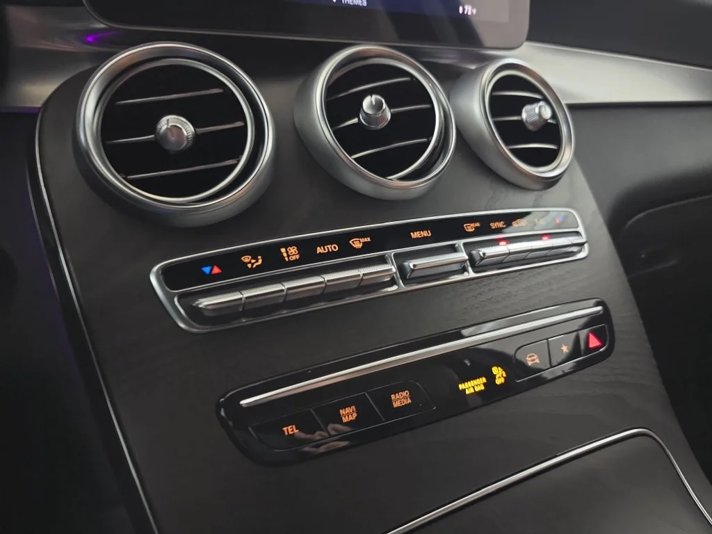 Used 2021 Silver Mercedes-Benz GLC 300 image 25