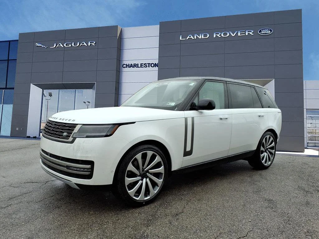 2026 Land Rover Range Rover 3.0 SE LWB 7's photo