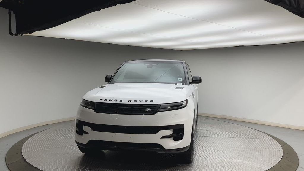 Used 2024 Fuji White Land Rover SE image 7