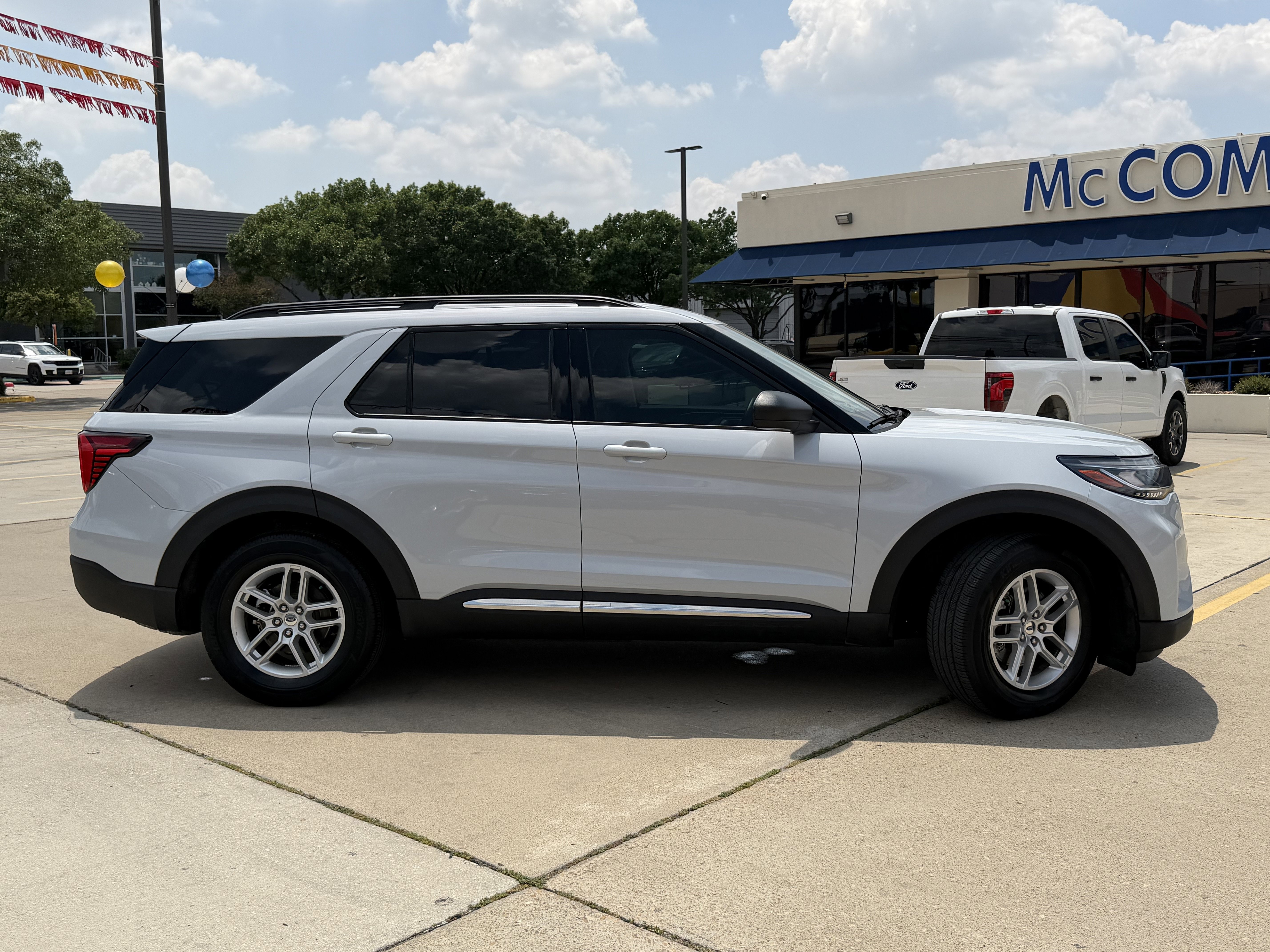 Used 2025 Space White Metallic Ford Active image 4