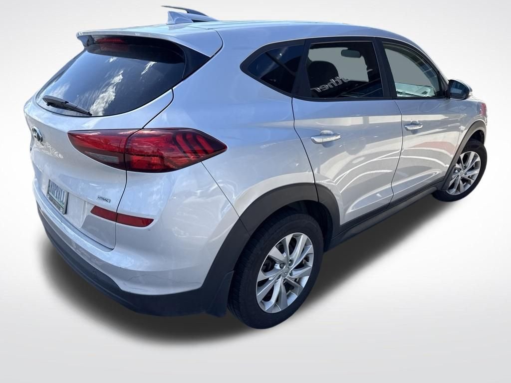 Used 2019 Molten Silver Hyundai SE image 3