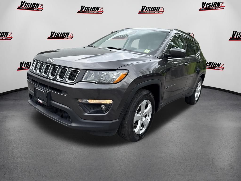 Used 2018 Gray Jeep Latitude image 1