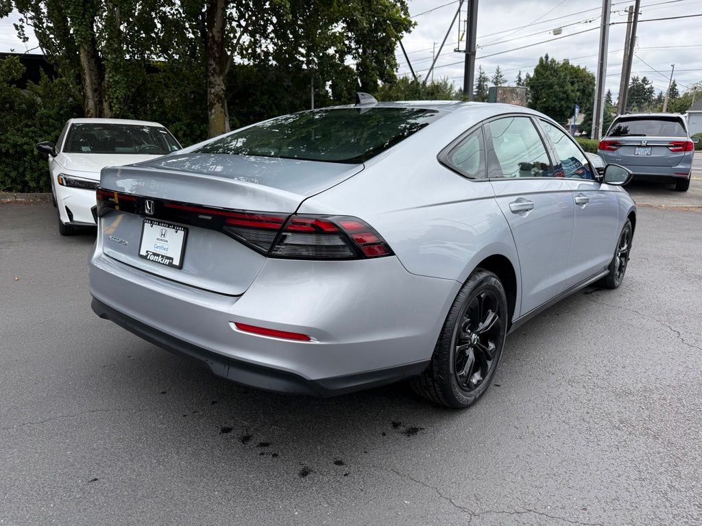 Used 2025 Solar Silver Metallic Honda SE image 10