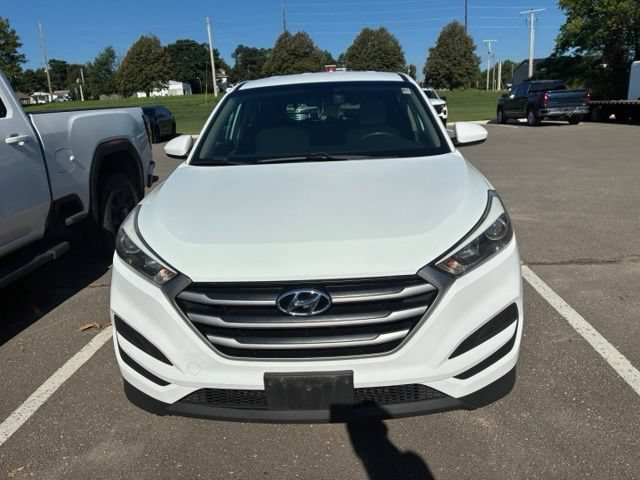 Used 2018 White Hyundai SE image 3
