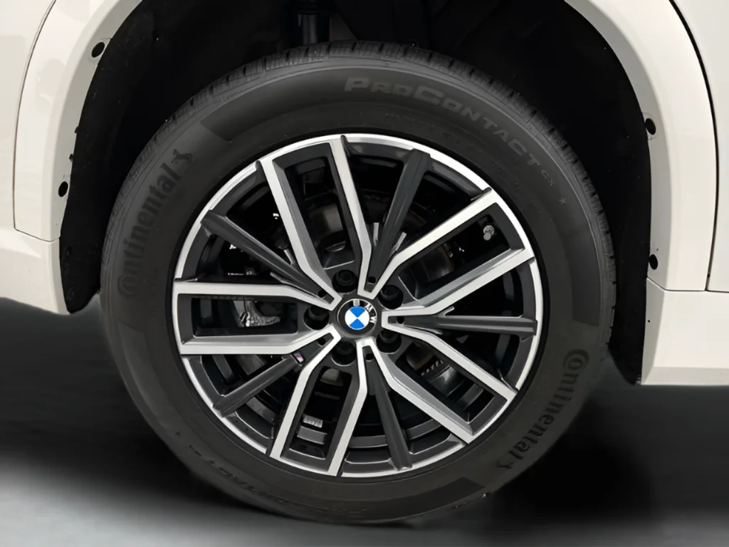 Used 2025 Alpine White BMW xDrive28i image 46