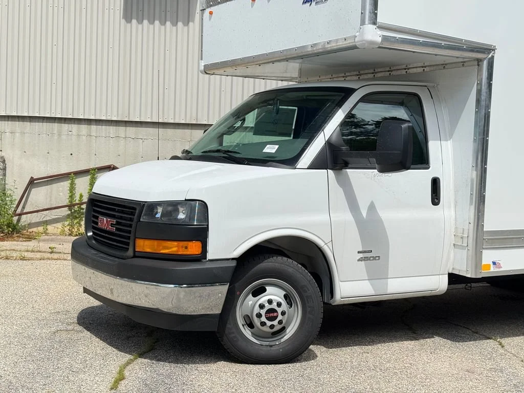 New 2026 Summit White GMC 2WT image 3