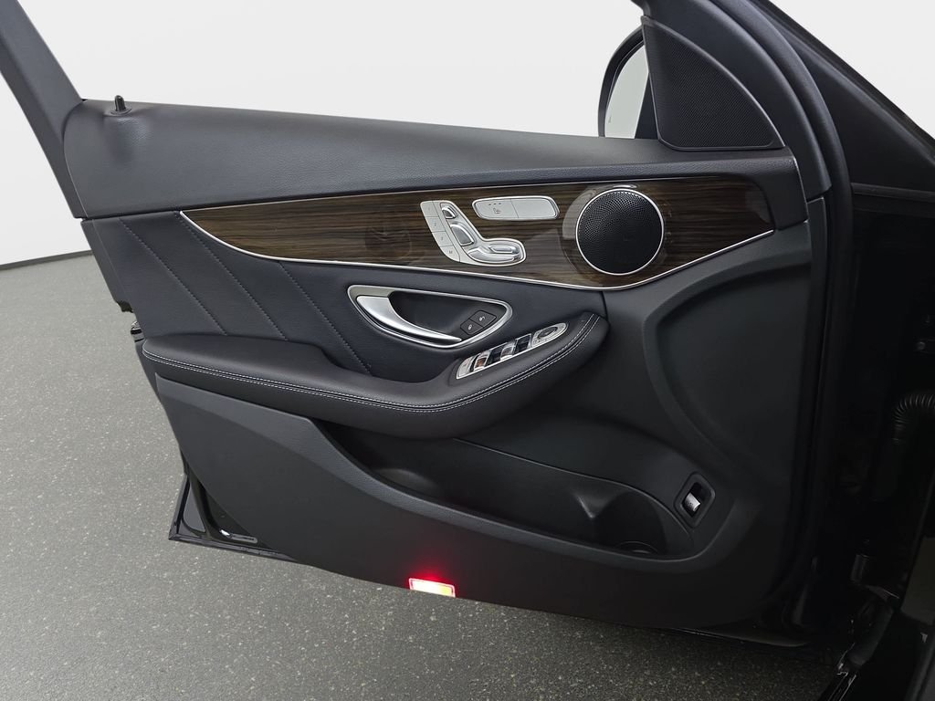 Used 2018  Mercedes-Benz C 300 image 28