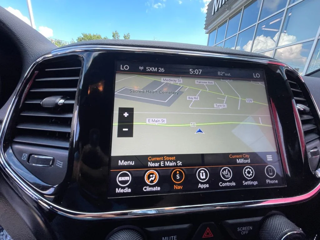 Used 2022 White Jeep Laredo X image 15