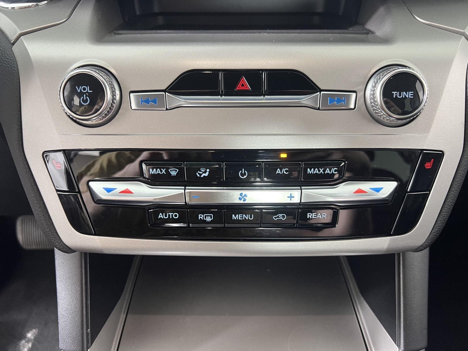 Used 2022 White Metallic Ford XLT image 18