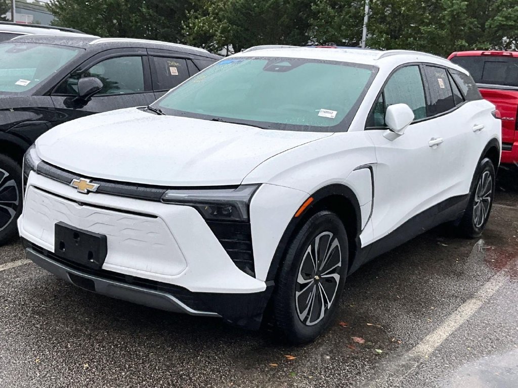 Used 2024 White Chevrolet LT image 3