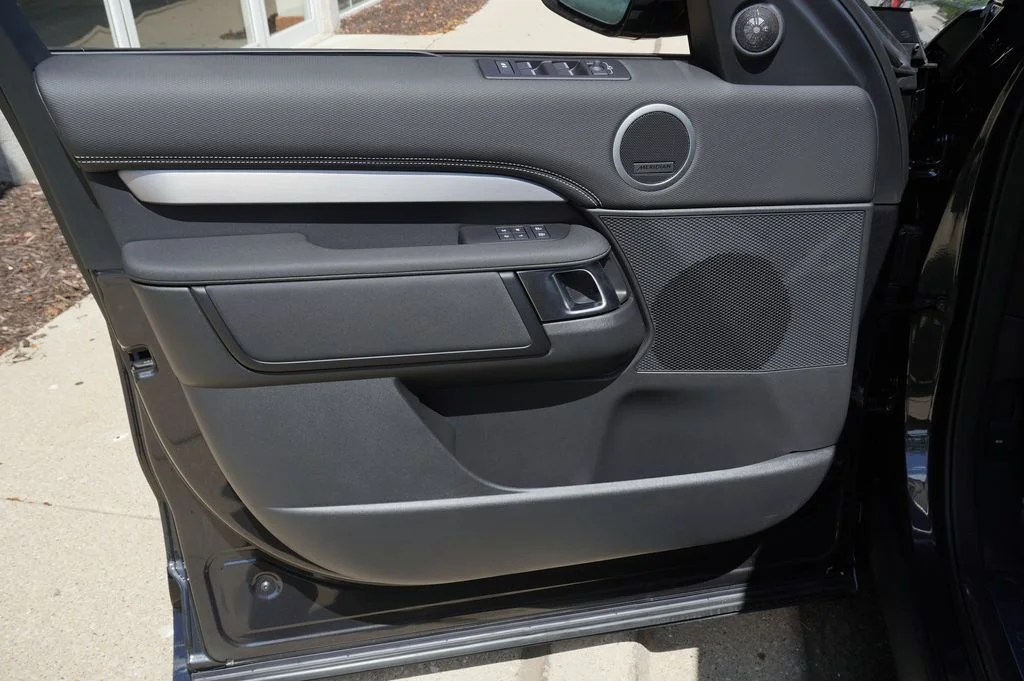 New 2026 Carpathian Grey Land Rover Dynamic SE image 10