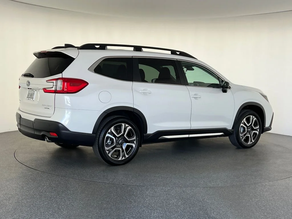 New 2026 CRYSTAL WHITE PEARL Subaru Limited 7-Passenger image 4