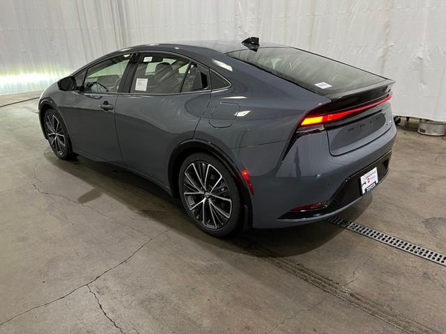 New 2027 Guardian Gray Toyota  XLE image 5