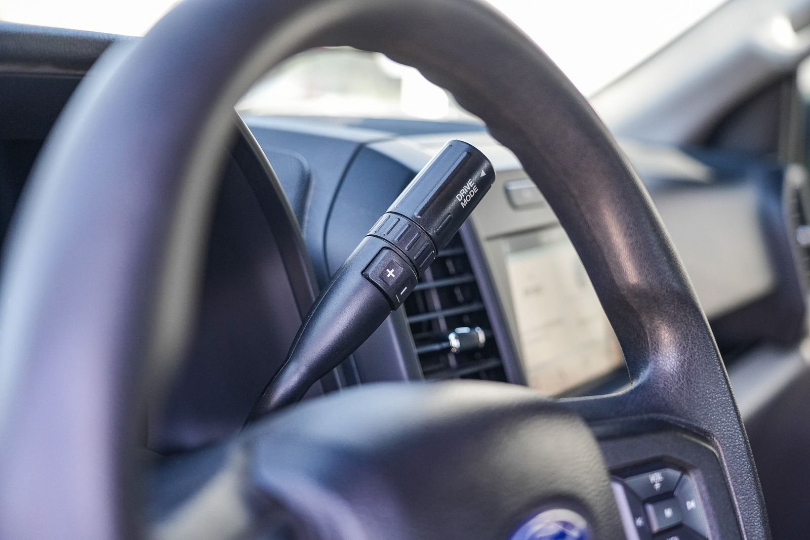 Used 2018 Blue Ford XL image 19