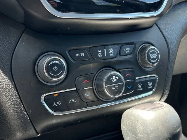 Used 2020 Blue Jeep Limited 4x4 image 41