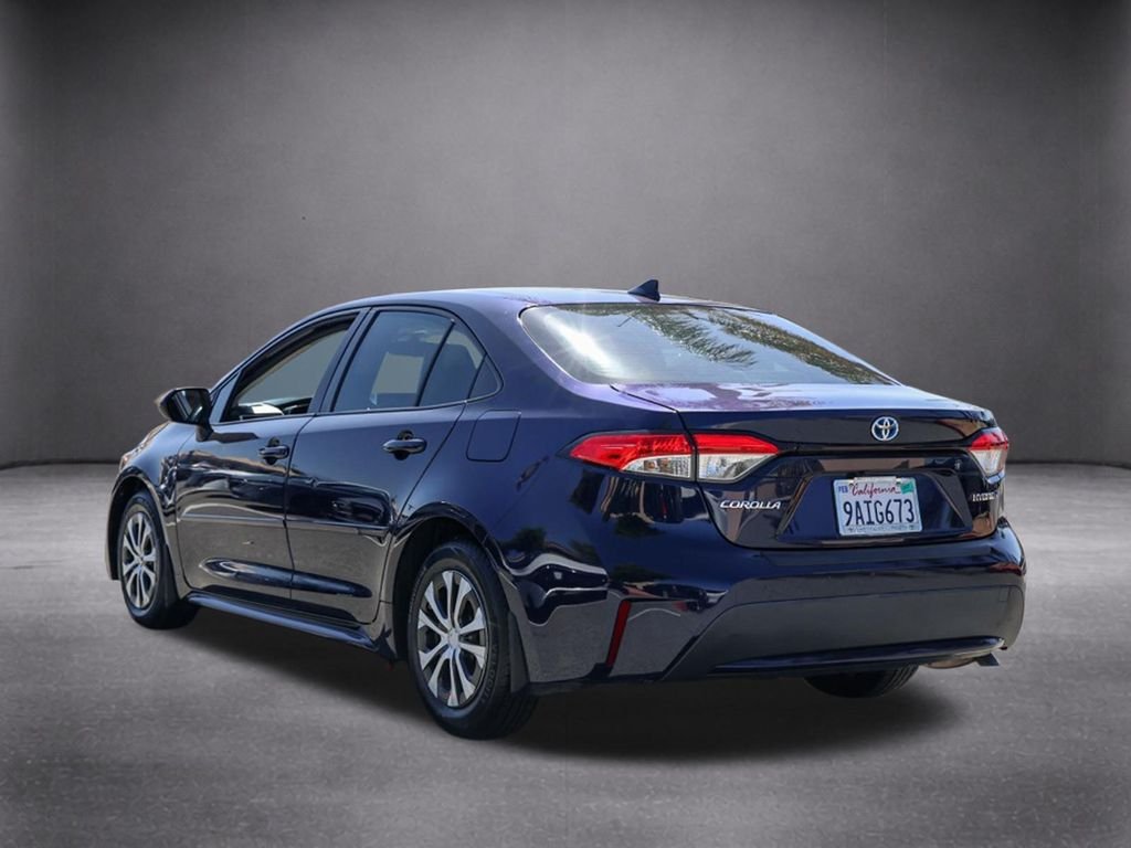 Used 2022  Toyota LE image 6