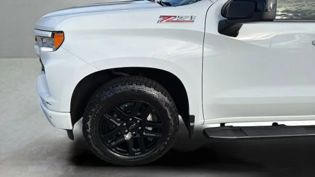 Used 2024 Summit White Chevrolet RST image 33