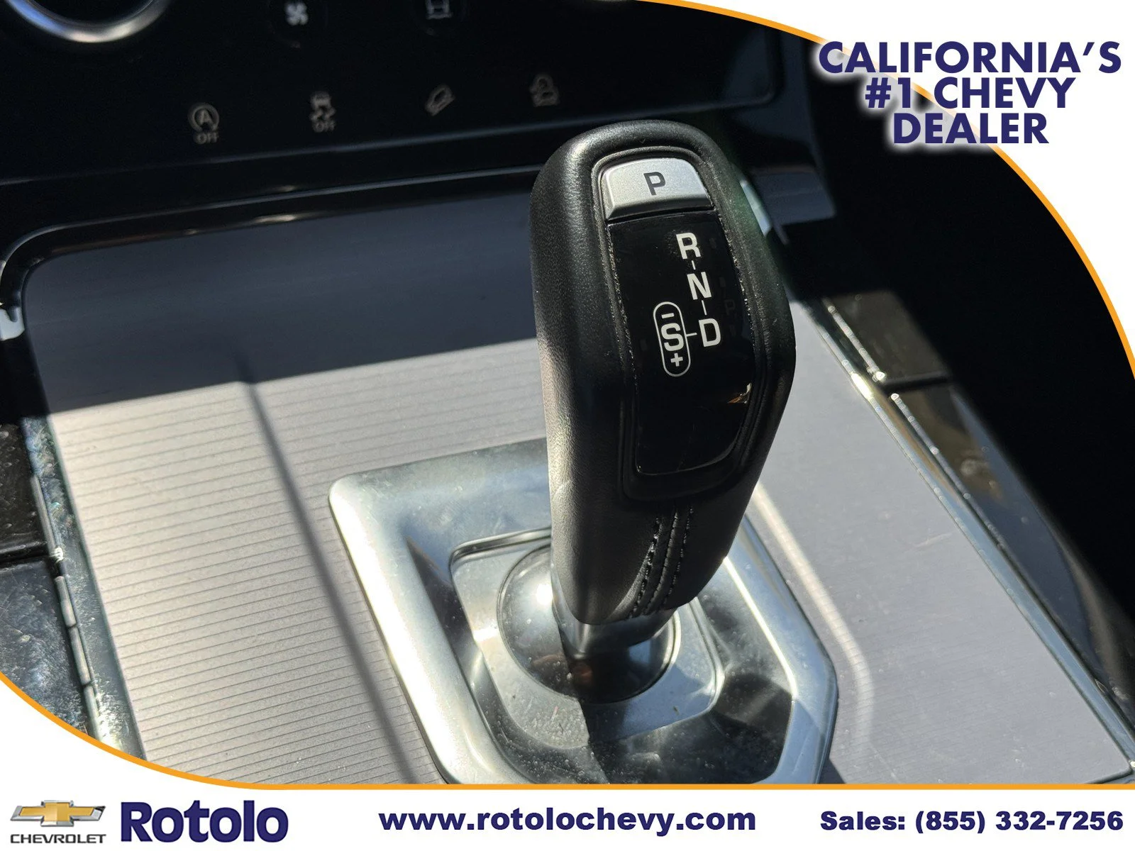 Used 2023 White Land Rover R-Dynamic SE image 19