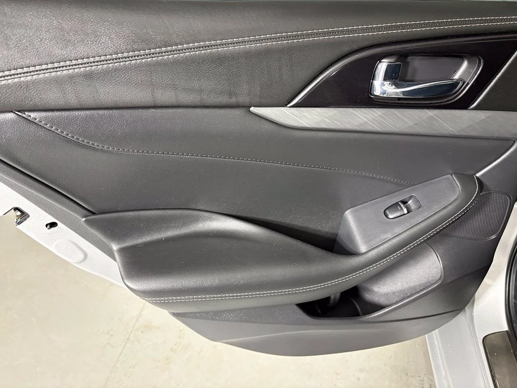 Used 2018 Silver Nissan 3.5 SL image 33